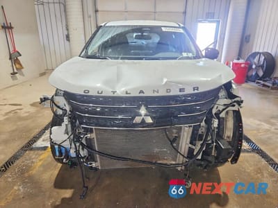 Piąte zdjęcie samochodu w środku: 2022 MITSUBISHI OUTLANDER SE VIN:JA4J4UA82NZ080354 - miniatura