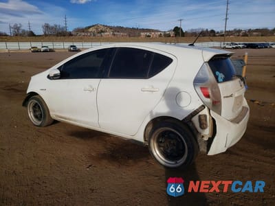 Drugie zdjęcie samochodu z przodu: 2013 TOYOTA PRIUS C VIN:JTDKDTB30D1550823 - miniatura