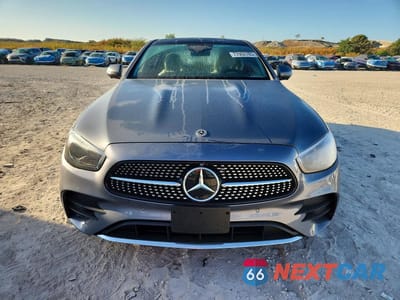 Piąte zdjęcie samochodu w środku: 2023 MERCEDES-BENZ E 350 4MATIC VIN:W1KZF8EB9PB170800 - miniatura