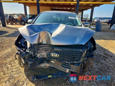 Piąte zdjęcie samochodu w środku: 2019 KIA SORENTO L VIN:5XYPG4A31KG550749 - miniatura