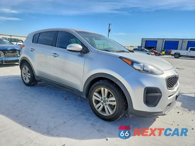 Czwarte zdjęcie samochodu z boku: 2017 KIA SPORTAGE LX VIN:KNDPM3AC4H7134705 - miniatura