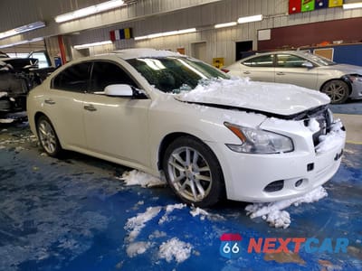 Czwarte zdjęcie samochodu z boku: 2014 NISSAN MAXIMA S VIN:1N4AA5AP4EC458808 - miniatura