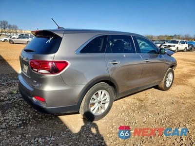 Trzecie zdjęcie samochodu z tyłu: 2019 KIA SORENTO L VIN:5XYPG4A31KG550749 - miniatura