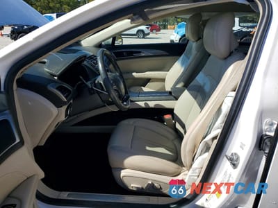 Zdjęcie 7 z 14 samochodu: 2019 LINCOLN MKZ VIN:3LN6L5A9XKR604410 - miniatura