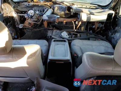 Zdjęcie 8 z 12 samochodu: 2001 CHEVROLET SUBURBAN K2500 VIN:3GNGK26U11G269370 - miniatura