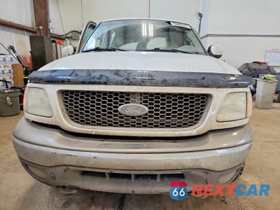 Piąte zdjęcie samochodu w środku: 2002 FORD F150 SUPERCREW VIN:1FTRW08L22KE23223 - miniatura