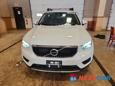 Piąte zdjęcie samochodu w środku: 2021 VOLVO XC40 T5 MOMENTUM VIN:YV4162UK2M2403821 - miniatura