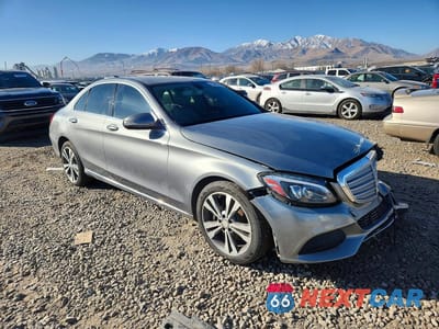 Czwarte zdjęcie samochodu z boku: 2015 MERCEDES-BENZ C 300 VIN:55SWF4JB5FU070327 - miniatura