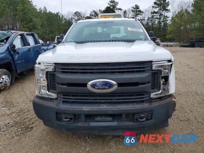 Piąte zdjęcie samochodu w środku: 2017 FORD F350 SUPER DUTY FLATBED TRUCK VIN:1FDRF3GT8HEE58984 - miniatura