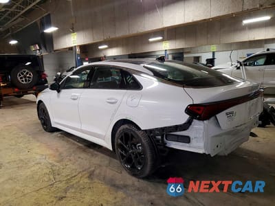 Drugie zdjęcie samochodu z przodu: 2026 KIA K5 VIN:KNAG64J71T5434903 - miniatura