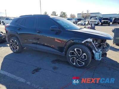 Czwarte zdjęcie samochodu z boku: 2024 CHEVROLET TRAX 2RS VIN:KL77LJE2XRC164998 - miniatura