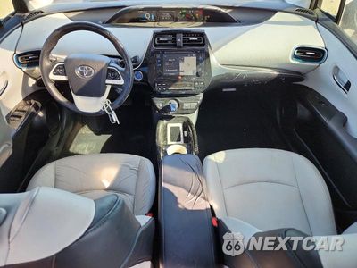 Zdjęcie 8 z 12 samochodu: 2016 TOYOTA PRIUS FOUR VIN:JTDKARFU6G3509281 - miniatura