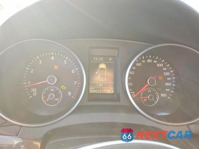Zdjęcie 9 z 12 samochodu: 2010 VOLKSWAGEN GTI VIN:WVWFD7AJ6AW246175 - miniatura