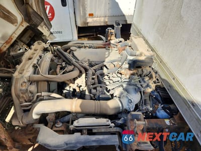 Zdjęcie 12 z 13 samochodu: 2011 ISUZU NPR HD BOX TRUCK VIN:JALC4W167B7002747 - miniatura