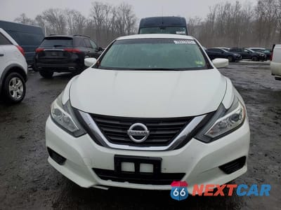 Piąte zdjęcie samochodu w środku: 2017 NISSAN ALTIMA 2.5 VIN:1N4AL3AP2HN329196 - miniatura