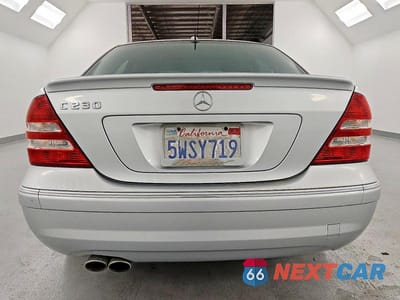 Zdjęcie 6 z 12 samochodu: 2007 MERCEDES-BENZ C 230 VIN:WDBRF52H17F854149 - miniatura