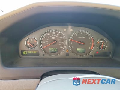 Zdjęcie 9 z 12 samochodu: 2006 VOLVO V70 2.5T VIN:YV1SW592661534190 - miniatura
