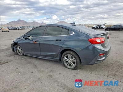 Drugie zdjęcie samochodu z przodu: 2018 CHEVROLET CRUZE LT VIN:1G1BE5SM7J7206957 - miniatura