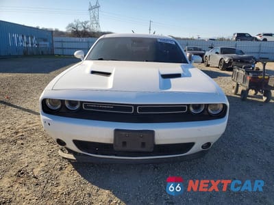 Piąte zdjęcie samochodu w środku: 2016 DODGE CHALLENGER SXT VIN:2C3CDZAG1GH309620 - miniatura