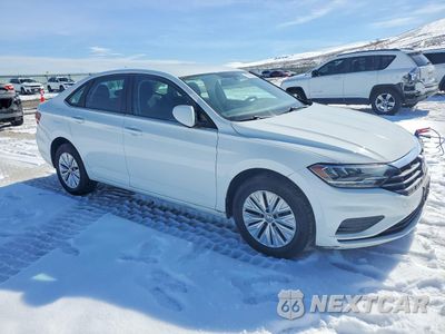 Czwarte zdjęcie samochodu z boku: 2019 VOLKSWAGEN JETTA S VIN:3VWN57BUXKM066343 - miniatura