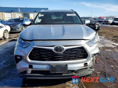 Piąte zdjęcie samochodu w środku: 2024 TOYOTA HIGHLANDER XLE VIN:5TDKDRBHXRS550529 - miniatura