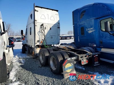 Trzecie zdjęcie samochodu z tyłu: 2020 FREIGHTLINER CASCADIA 1 - SEMI TRUCK VIN:3AKJHHDR7LSLR2480 - miniatura