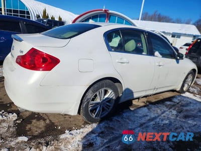 Trzecie zdjęcie samochodu z tyłu: 2015 INFINITI Q40 VIN:JN1CV6AR5FM650722 - miniatura