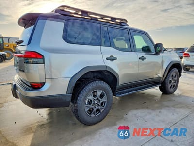 Trzecie zdjęcie samochodu z tyłu: 2025 LEXUS GX 550 PREMIUM/PREMIUM+ VIN:JTJTBCDX1S5062588 - miniatura