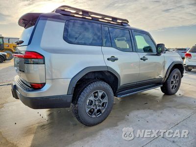 Trzecie zdjęcie samochodu z tyłu: 2025 LEXUS GX 550 PREMIUM/PREMIUM+ VIN:JTJTBCDX1S5062588 - miniatura