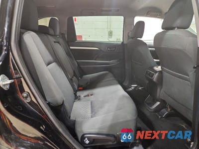 Zdjęcie 11 z 12 samochodu: 2019 TOYOTA HIGHLANDER LE VIN:5TDBZRFH8KS965348 - miniatura