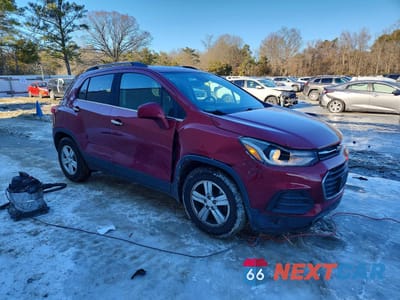 Czwarte zdjęcie samochodu z boku: 2019 CHEVROLET TRAX 1LT VIN:3GNCJLSB4KL205845 - miniatura
