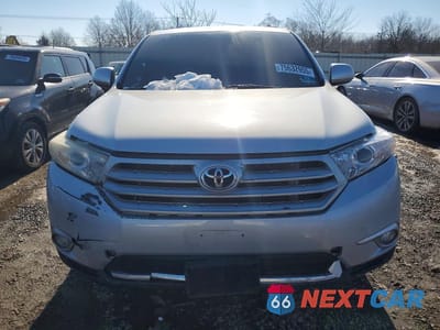 Piąte zdjęcie samochodu w środku: 2013 TOYOTA HIGHLANDER BASE VIN:5TDBK3EHXDS261710 - miniatura