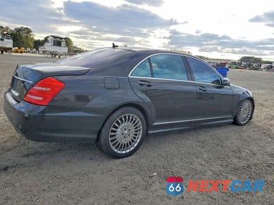 Trzecie zdjęcie samochodu z tyłu: 2011 MERCEDES-BENZ S 550 VIN:WDDNG7BB9BA415149 - miniatura