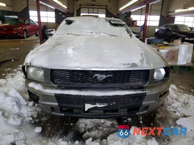 Piąte zdjęcie samochodu w środku: 2008 FORD MUSTANG VIN:1ZVHT80N685208884 - miniatura