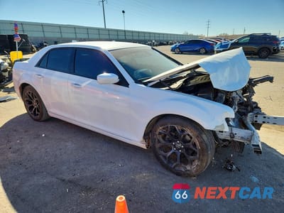 Czwarte zdjęcie samochodu z boku: 2019 CHRYSLER 300 S VIN:2C3CCABG0KH639874 - miniatura