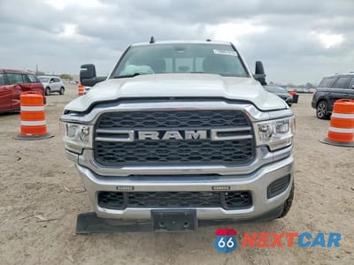 Piąte zdjęcie samochodu w środku: 2023 RAM 2500 TRADESMAN 6.4L V8 CREW CAB VIN:3C6UR5CJ5PG500354 - miniatura