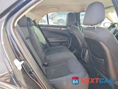 Zdjęcie 10 z 12 samochodu: 2019 CHRYSLER 300 TOURING VIN:2C3CCAAG3KH682929 - miniatura