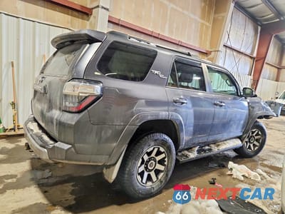 Trzecie zdjęcie samochodu z tyłu: 2022 TOYOTA 4RUNNER SR5/SR5 PREMIUM VIN:JTEPU5JR0N6054525 - miniatura