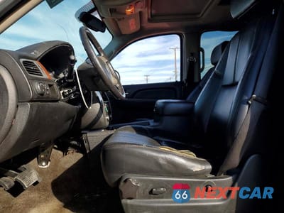 Zdjęcie 7 z 12 samochodu: 2008 GMC YUKON XL C1500 VIN:1GKFC16J88R146911 - miniatura