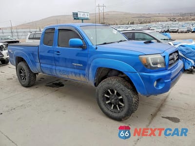 Czwarte zdjęcie samochodu z boku: 2005 TOYOTA TACOMA VIN:5TEUU42N65Z067361 - miniatura