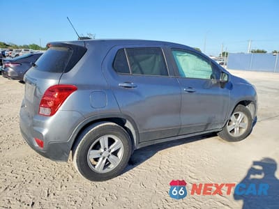 Trzecie zdjęcie samochodu z tyłu: 2020 CHEVROLET TRAX LS VIN:3GNCJKSB6LL175436 - miniatura