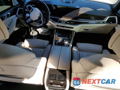 Zdjęcie 8 z 12 samochodu: 2023 BMW X7 M60I VIN:5UX33EM06P9M78231 - miniatura