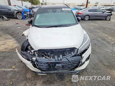 Piąte zdjęcie samochodu w środku: 2021 NISSAN KICKS SR VIN:3N1CP5DVXML474044 - miniatura