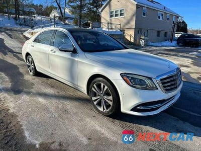 Czwarte zdjęcie samochodu z boku: 2019 MERCEDES-BENZ S 560 4MATIC VIN:WDDUG8GB1KA436037 - miniatura