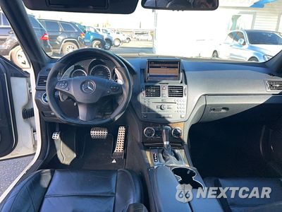 Zdjęcie 9 z 10 samochodu: 2011 MERCEDES-BENZ C 63 AMG VIN:WDDGF7HB8BF541380 - miniatura