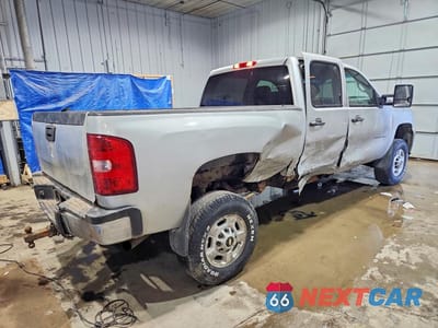 Trzecie zdjęcie samochodu z tyłu: 2011 CHEVROLET SILVERADO K2500 HEAVY DUTY LT VIN:1GC1KXCG4BF128810 - miniatura