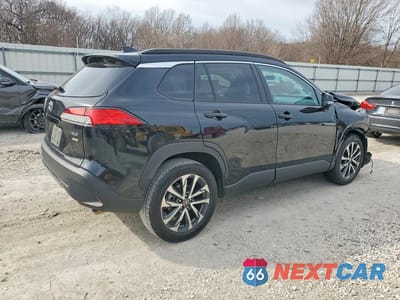 Trzecie zdjęcie samochodu z tyłu: 2023 TOYOTA COROLLA CROSS XLE VIN:7MUDAABG3PV049561 - miniatura
