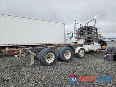 Czwarte zdjęcie samochodu z boku: 2014 KENWORTH CONSTRUCTION T800 VIN:1NKDLP9X2ER414111 - miniatura