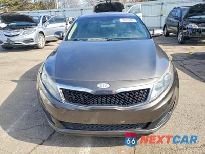 Piąte zdjęcie samochodu w środku: 2011 KIA OPTIMA LX VIN:KNAGM4A78B5149264 - miniatura