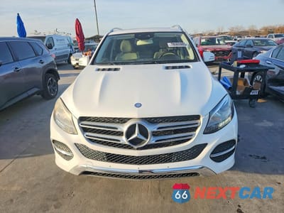 Piąte zdjęcie samochodu w środku: 2016 MERCEDES-BENZ GLE 350 VIN:4JGDA5JBXGA773988 - miniatura